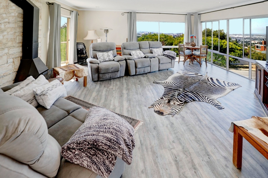 5 Bedroom Property for Sale in Loevenstein Western Cape